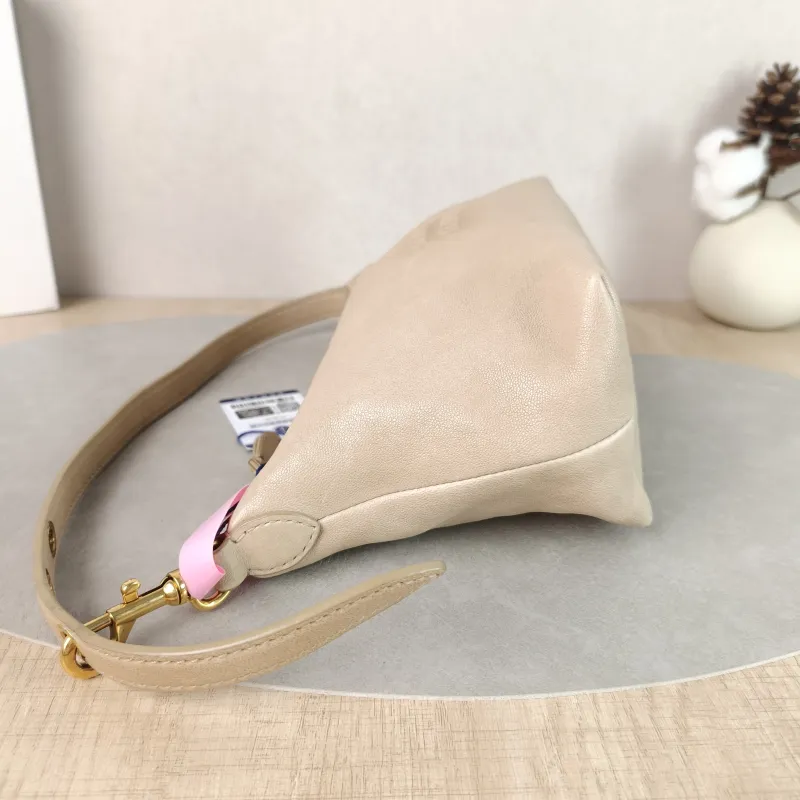 Miumiu Top Handle Bag Spirit Vanity Case Bag Cosmetic Bag Lambskin One Size18.5 × 10 × 14 cm — detail view 7 of 13