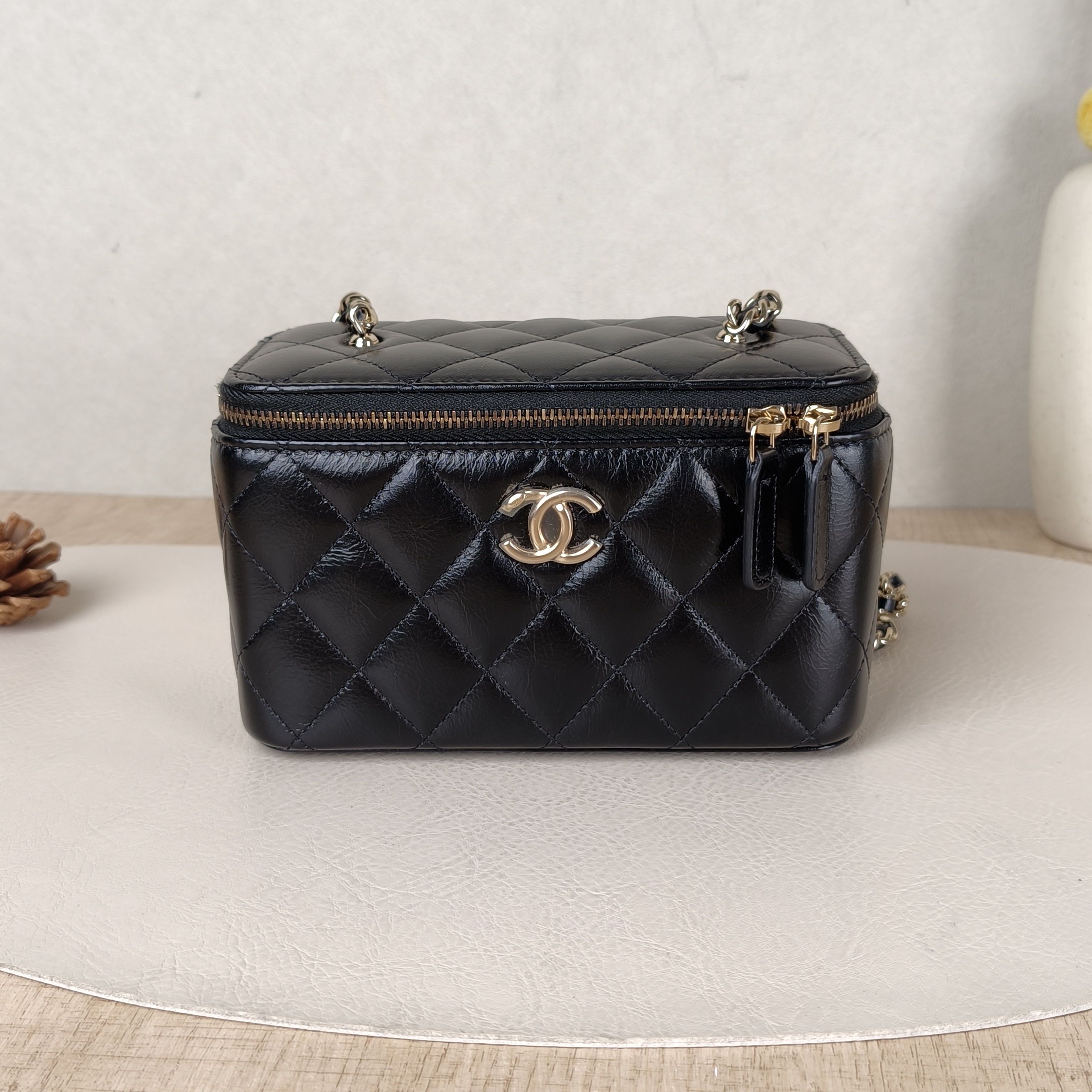 Chanel Crossbody Bag Edition Box Bag Cosmetic Bag Black Calfskin One Size17 × 8 × 9.5 cm