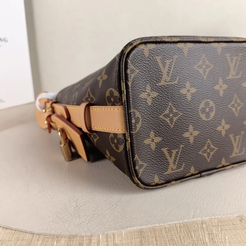 Louis Vuitton Top Handle Bag ALL IN BB Monogram PVC BB 16 × 12 × 18 cm — detail view 4 of 10