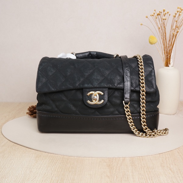 Chanel Black Grained Calfskin18 · 29 × 12 × 19 cm