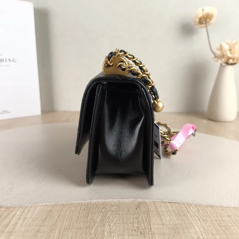 Chanel Crossbody Bag Black Calfskin Small 19 × 8 × 12 cm — detail view 4 of 11