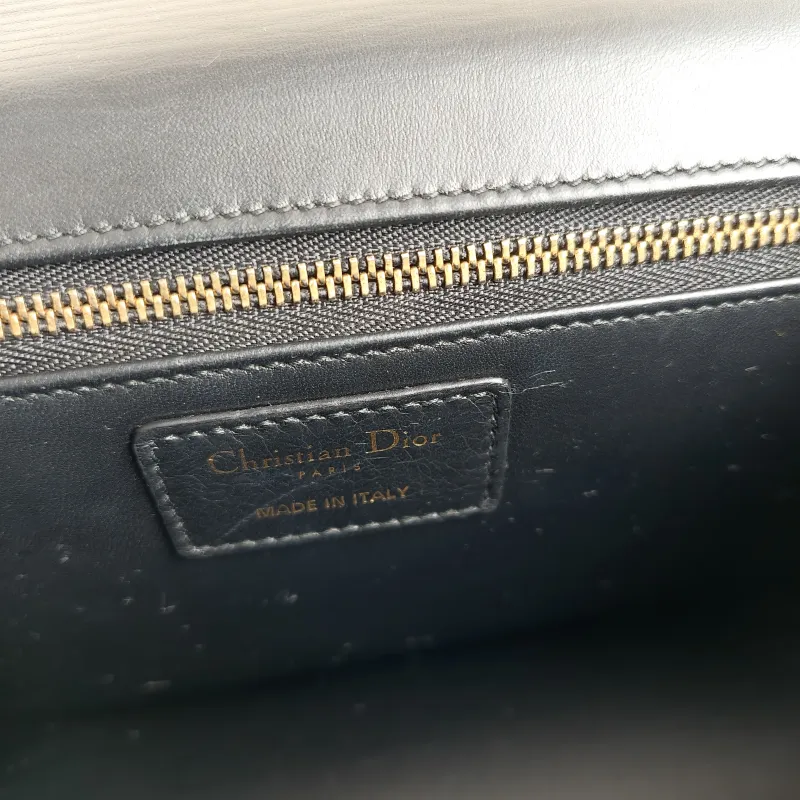 DIOR Crossbody Bag 30Montaigne 30 Edition Black Lambskin Medium 25 × 8 × 16.5 cm — detail view 7 of 9