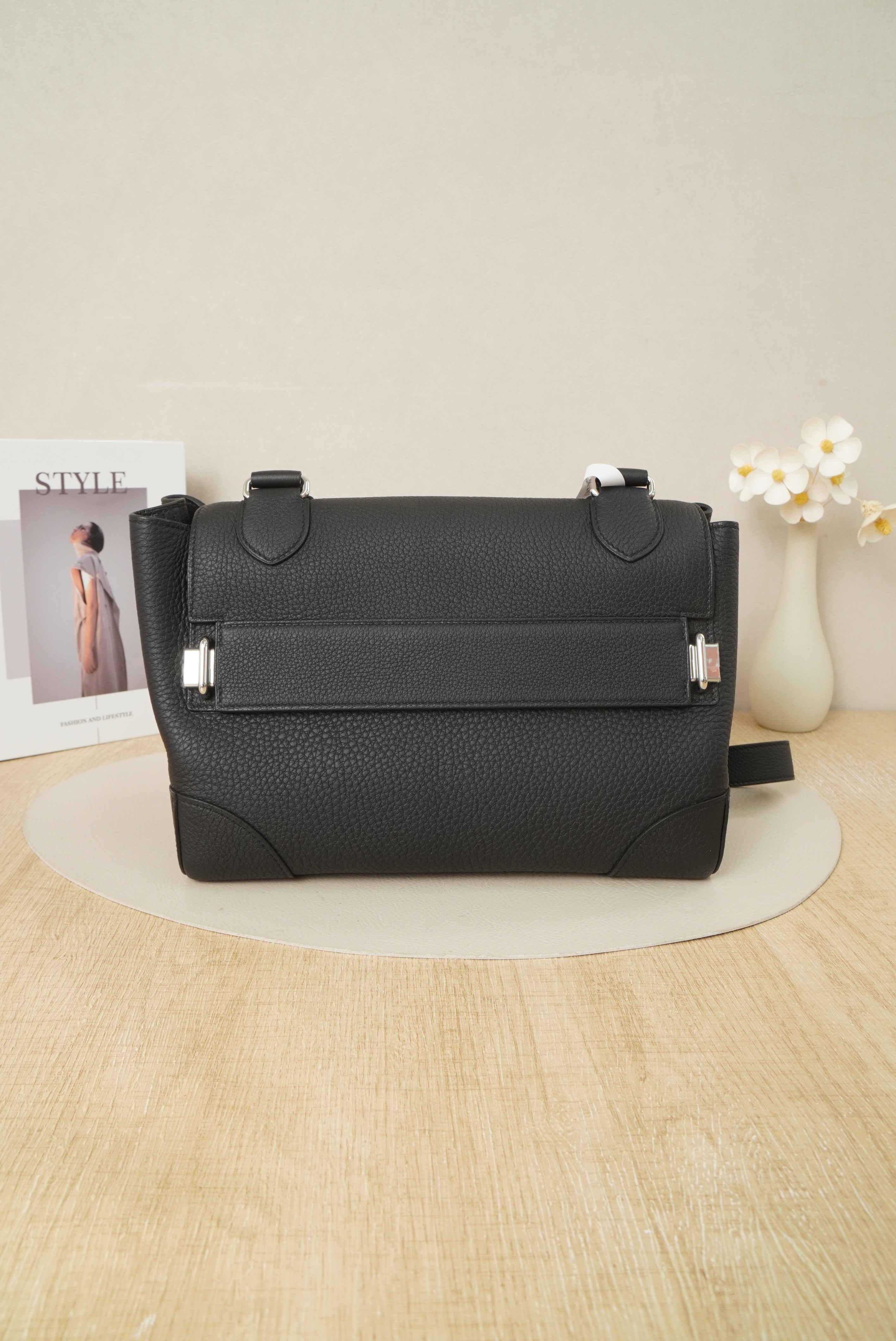 Hermès Shoulder Bag Black Calfskin 27 × 12.5 × 20.5 cm
