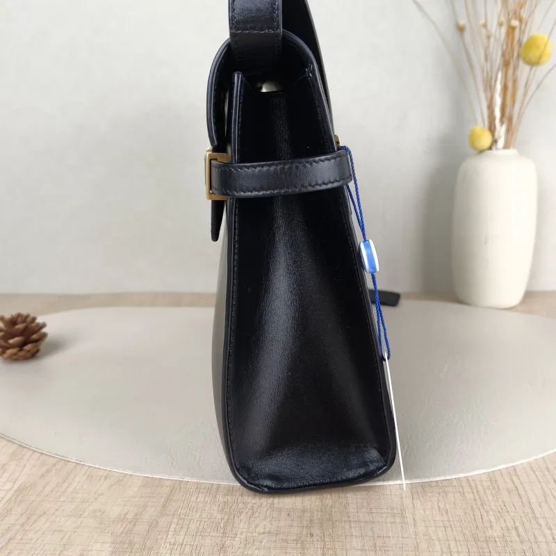 SAINT LAURENT Shoulder Bag MANHATTAN Black Calfskin Medium29 × 20 × 7 cm,5 — detail view 7 of 11