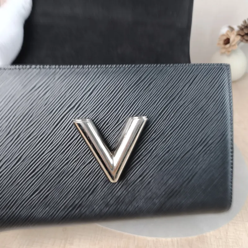 Louis Vuitton Crossbody Bag Twist Black Epi Embossed Calfskin Medium 23 × 9.5 × 17 cm — detail view 12 of 12