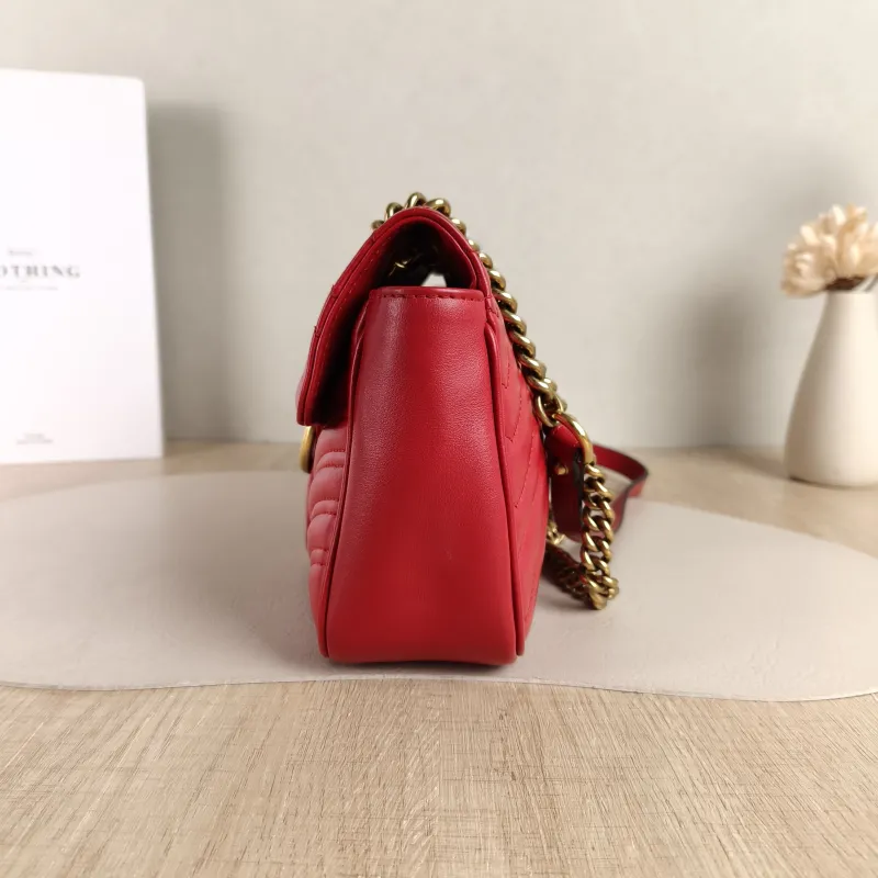 GUCCI Crossbody Bag GG Marmont Medium Marmont 26Red Calfskin Medium26 × 7 × 15 cm — detail view 3 of 11