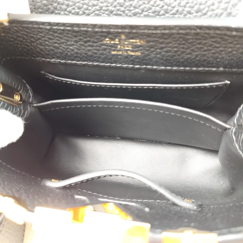 Louis Vuitton Crossbody Bag Capucines Black · Calfskin Mini 21 × 8 × 14 cm — detail view 12 of 13