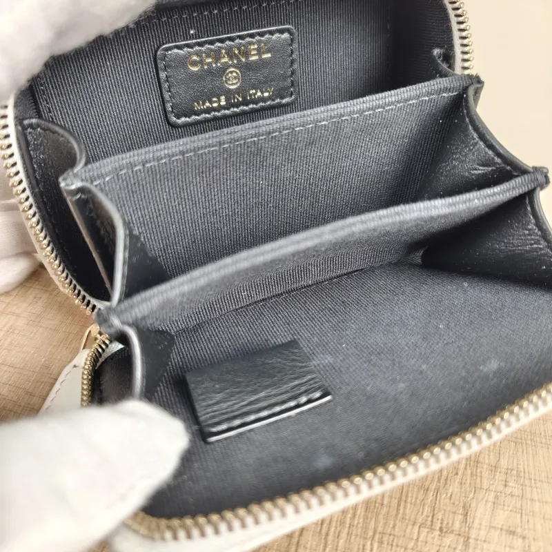 Chanel Crossbody Bag Camera Bag Box Crossbody Bag White Lambskin One Size11 × 4 × 7 cm — detail view 11 of 12