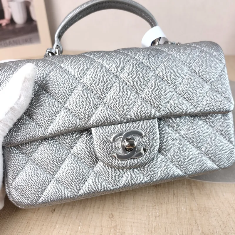 Chanel Crossbody Bag mini Silver Grained Calfskin mini 20 × 6 × 12 cm 30 — detail view 7 of 14