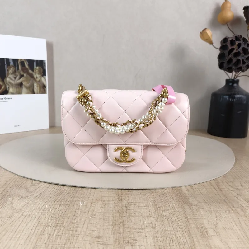Chanel Crossbody Bag 24a Pearl Pink Lambskin Mini 19 × 7 × 13 cm