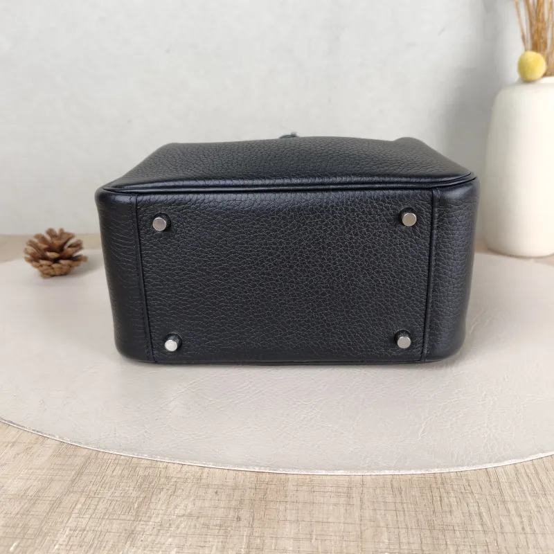 Hermès Crossbody Bag Lindy Mini 19 89Black TC Calfskin Mini 19 × 9.5 × 13 cm K — cover view 4 of 6