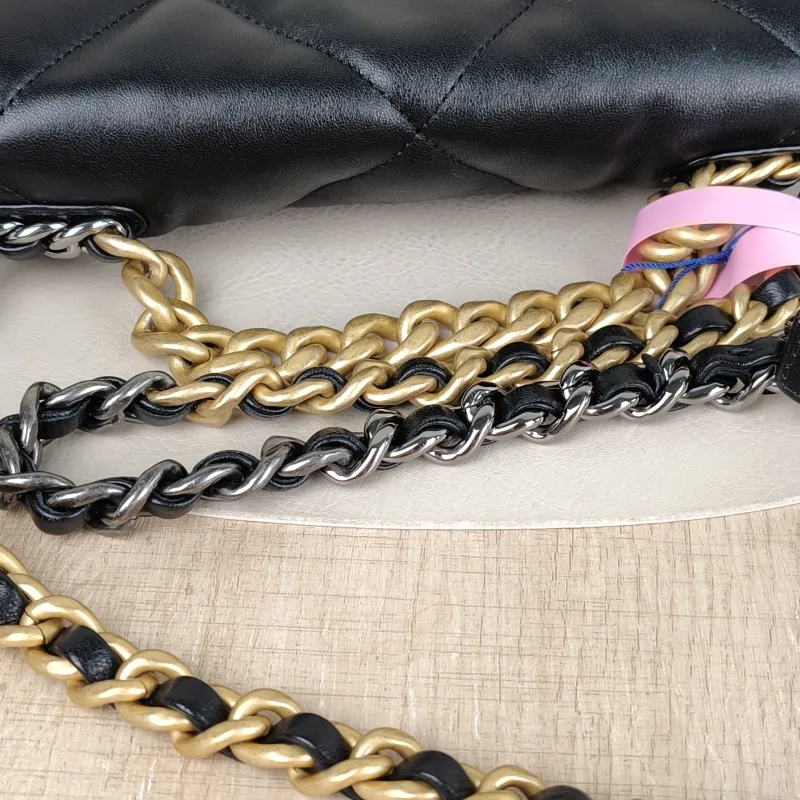 Chanel Crossbody Bag 19Bag Black SL ambskin Small 26 × 9 × 16 cm — detail view 5 of 15