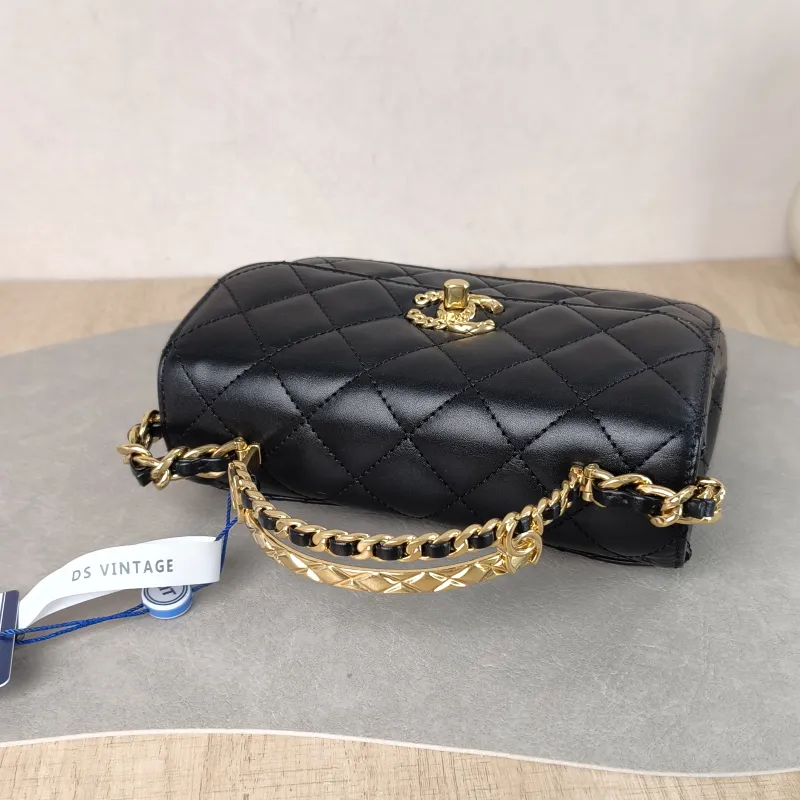 Chanel Crossbody Bag Crossbody Bag Black Lambskin One Size 17 × 5 × 12 cm — detail view 13 of 14