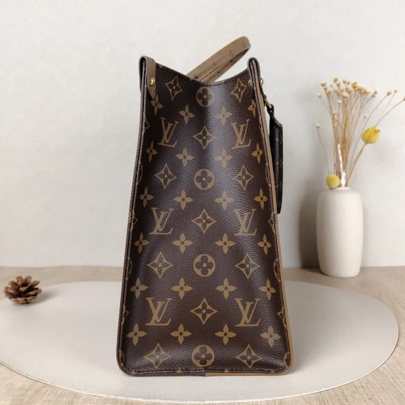 Louis Vuitton Shoulder Bag Onthego Medium Monogram PVC Medium35 × 14 × 27 cm — detail view 11 of 12