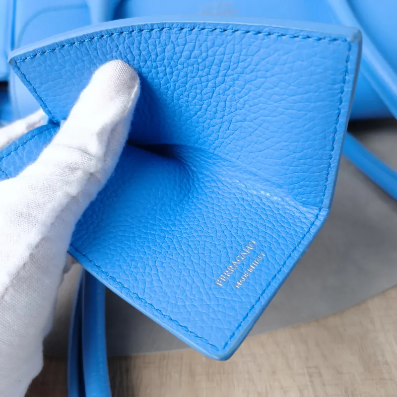 FERRAGAMO Shoulder Bag Shoulder Bag Blue Calfskin One Size25 × 12 × 17 cm — detail view 3 of 12