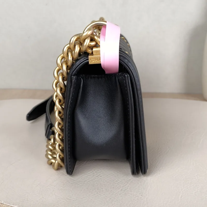 Chanel Crossbody Bag Le Boy​ Black Calfskin Small 20.5 × 8.5 × 12 cm 29 — detail view 7 of 15