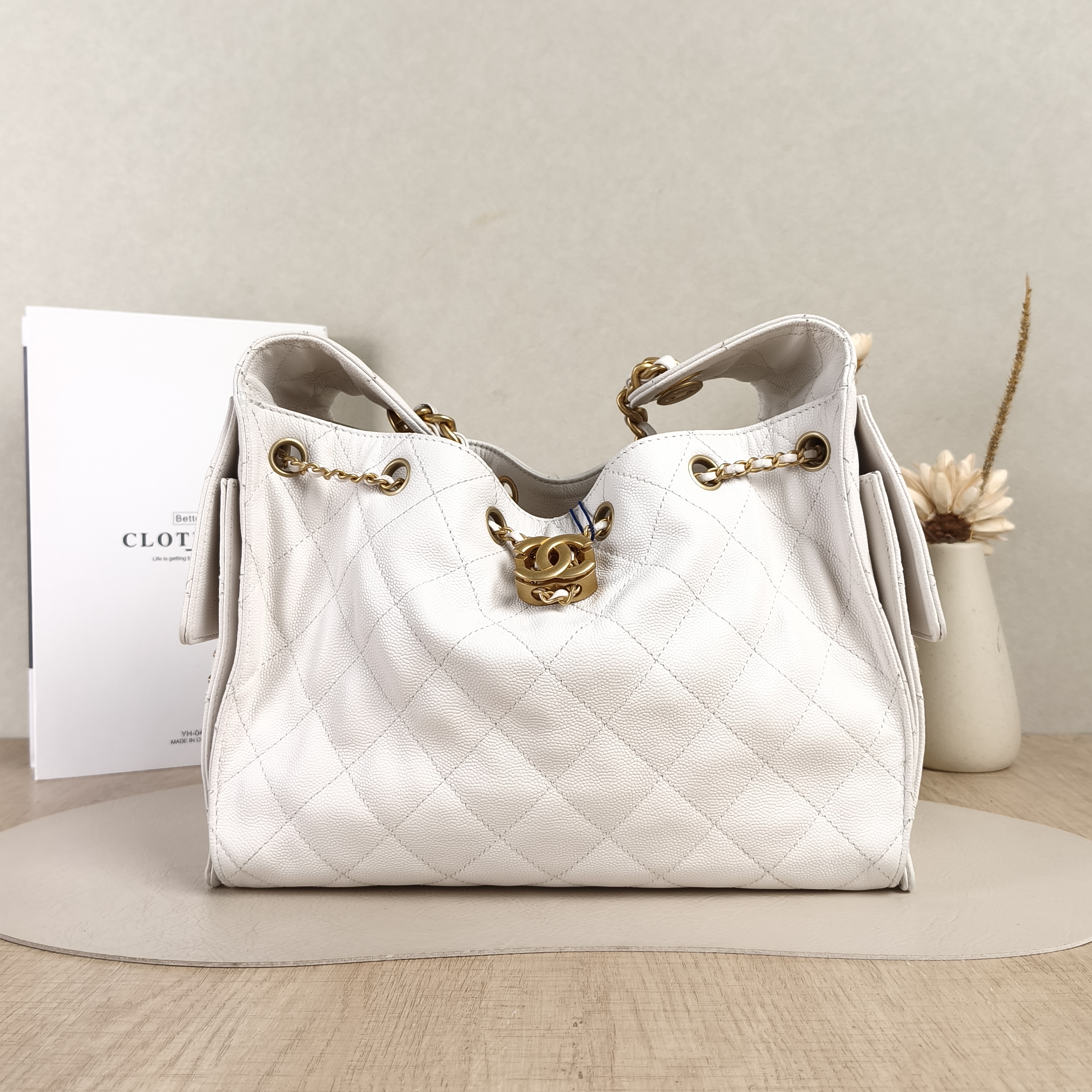 Chanel Shoulder Bag25Bag White Grained Calfskin Small26 × 14 × 30 cm