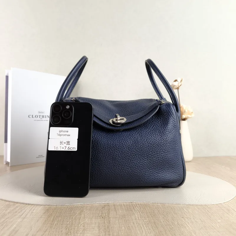 Hermès Crossbody Bag Lindy 26 Navy TC Calfskin Small 26 × 12 × 18 cm A Conditioned — cover view 6 of 6