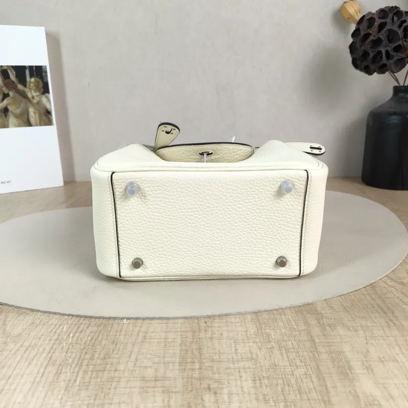 Hermès Crossbody Bag Lindy Mini 19I2 TC Calfskinmini19 × 9.5 × 13 cm — cover view 3 of 6