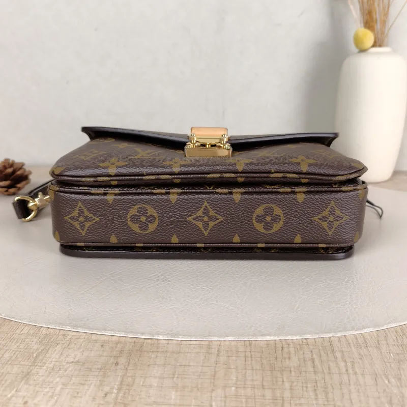 Louis Vuitton Crossbody Bag Pochette Métis East West Monogram PVC Small 21.5 × 6 × 13.5 cm — cover view 5 of 5