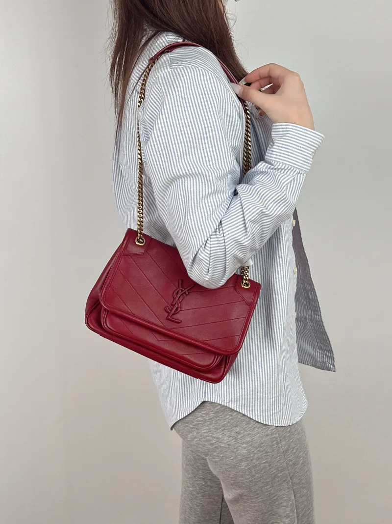 SAINT LAURENT Crossbody Bag Niki Red D Lambskin Small21 × 7.5 × 16 cm — on-model view 1 of 2