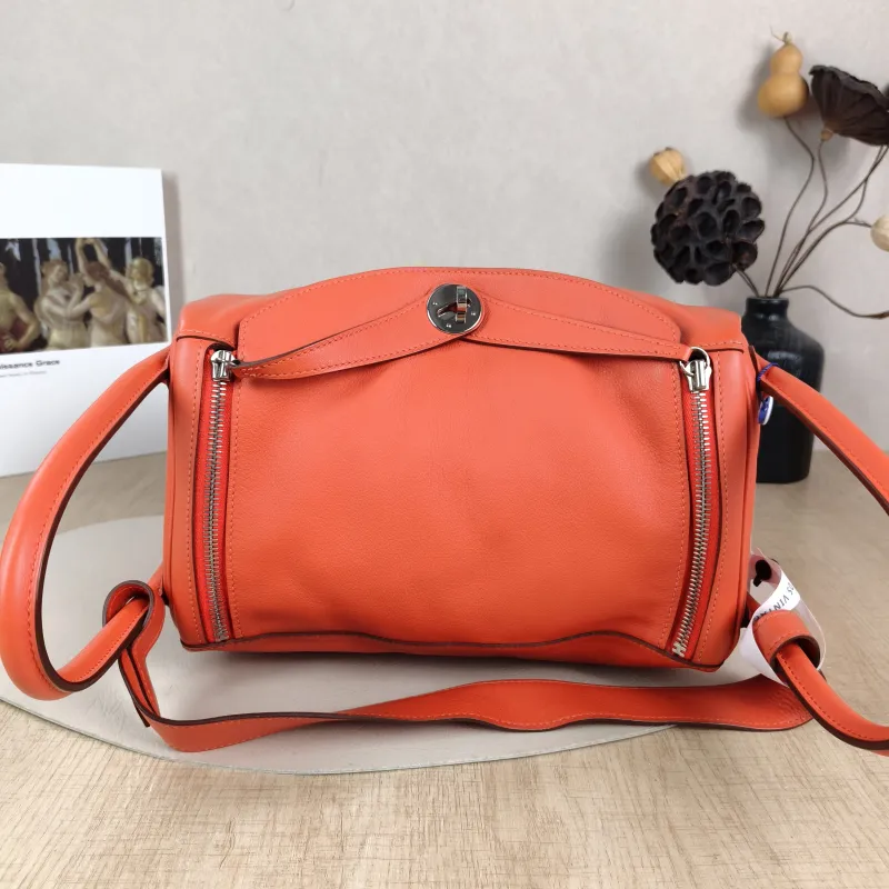 Hermès Crossbody Bag Lindy 30S5 Swift Calfskin30 × 15 × 19 cm — detail view 9 of 11
