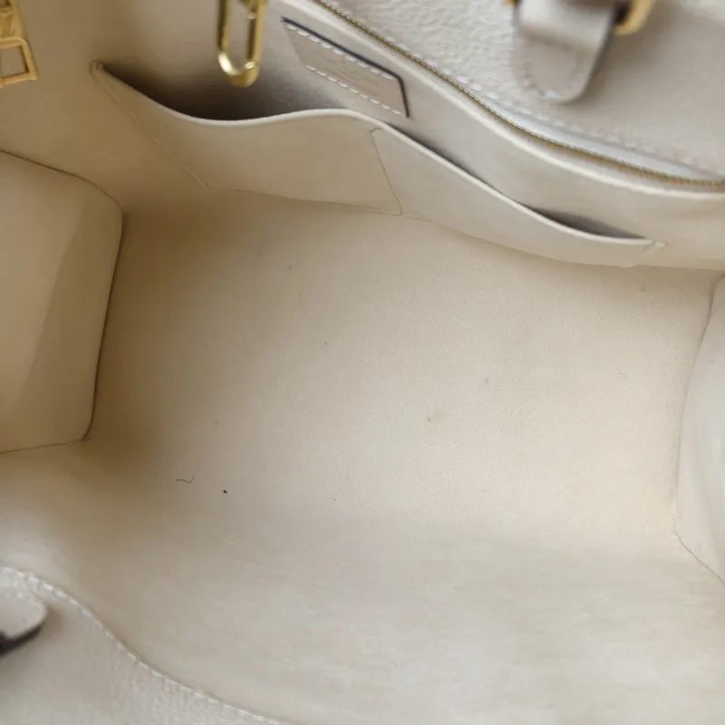 Louis Vuitton Shoulder Bag Onthego Medium White Monogram Empreinte Embossed Calfskin Medium 35 × 14 × 27 cm — detail view 10 of 12