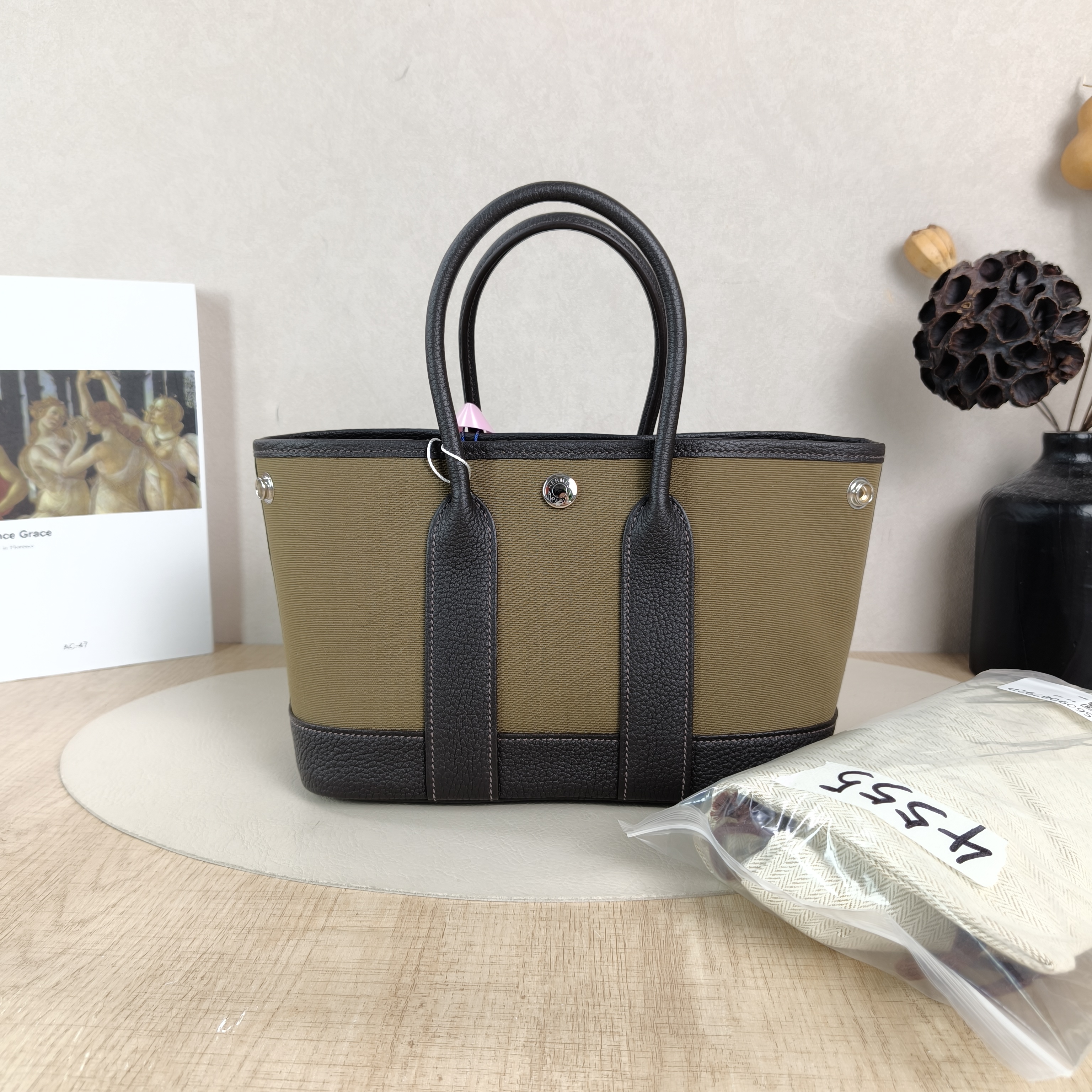Hermès Top Handle Bag Neo Garden 23 Mini6H Canvas · Negonda Calfskinmini23 × 10 × 16 cm — cover view 5 of 6