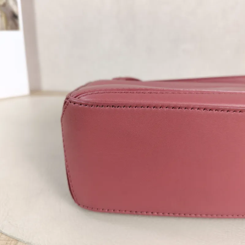 LOEWE Crossbody Bag Puzzle Red Calfskin Mini 18 × 8 × 12.5 cm — detail view 3 of 11