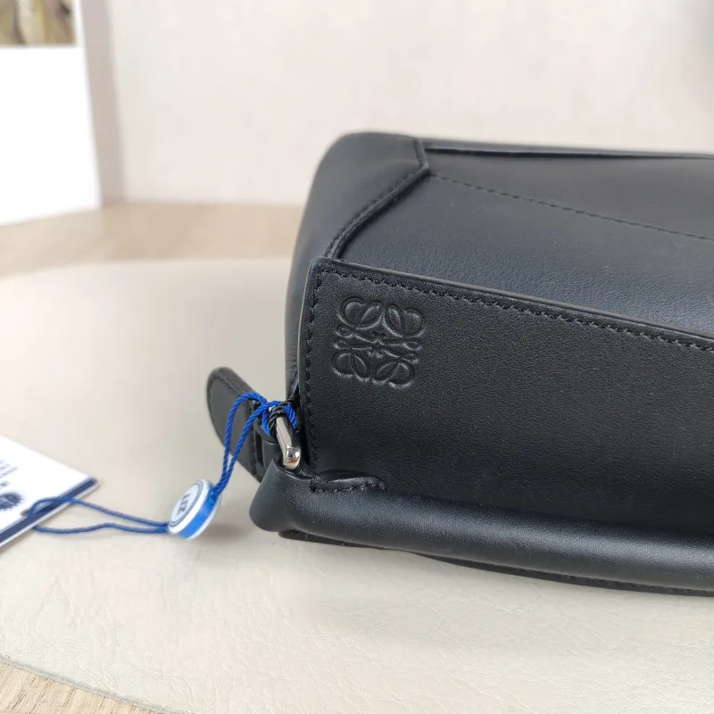 LOEWE Crossbody Bag Puzzle Black CC alfskinmini18 × 8 × 12.5 cm — detail view 11 of 11