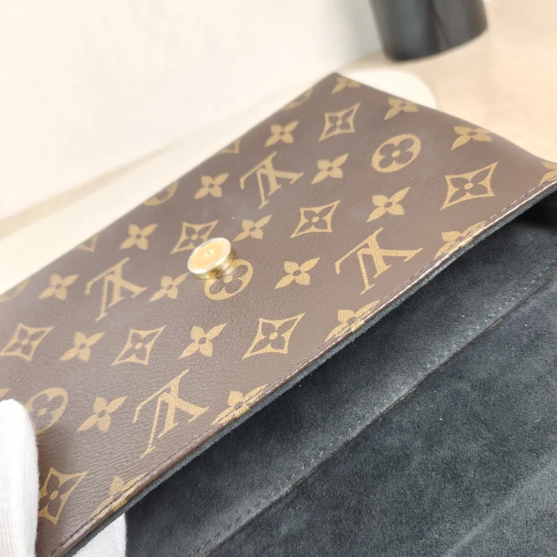 Louis Vuitton Crossbody Bag Locky BB Black PVCBB20 × 7.5 × 16 cm — detail view 2 of 12