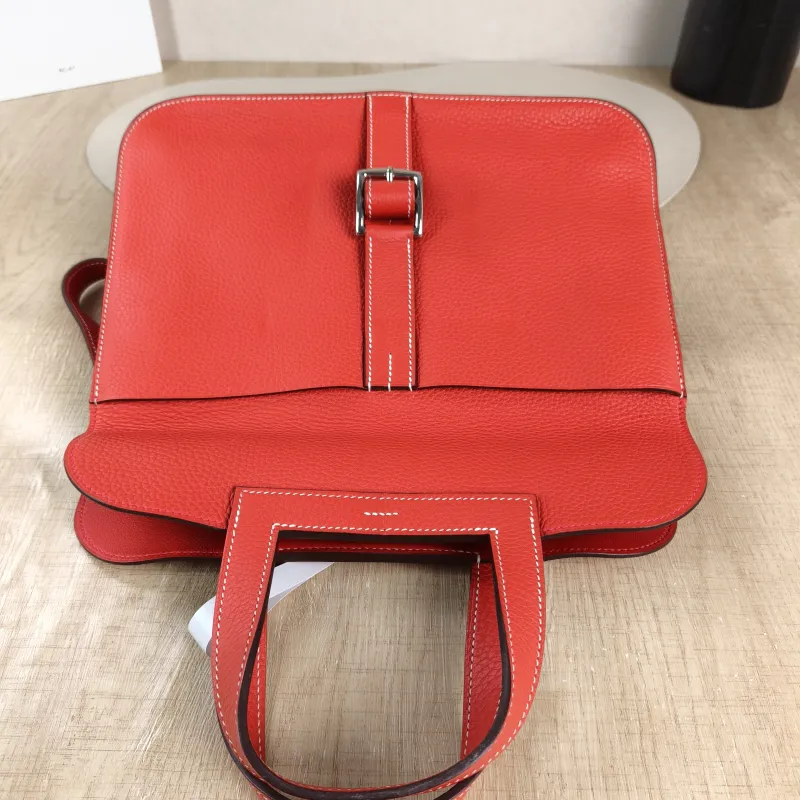 Hermès Shoulder Bag Halzan 31 Q5 Taurillon Clemence TC Calfskin Medium 31 × 9 × 28.5 cm A — detail view 5 of 12