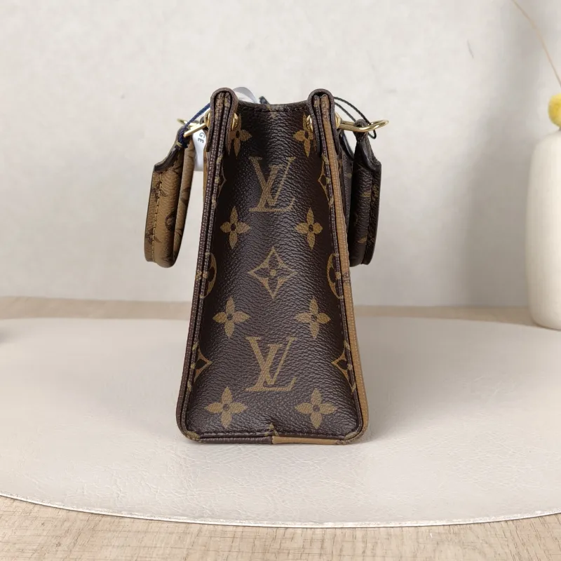 Louis Vuitton Crossbody Bag Onthego BB Monogram PVCBB18 × 8.5 × 15 cm — detail view 8 of 13