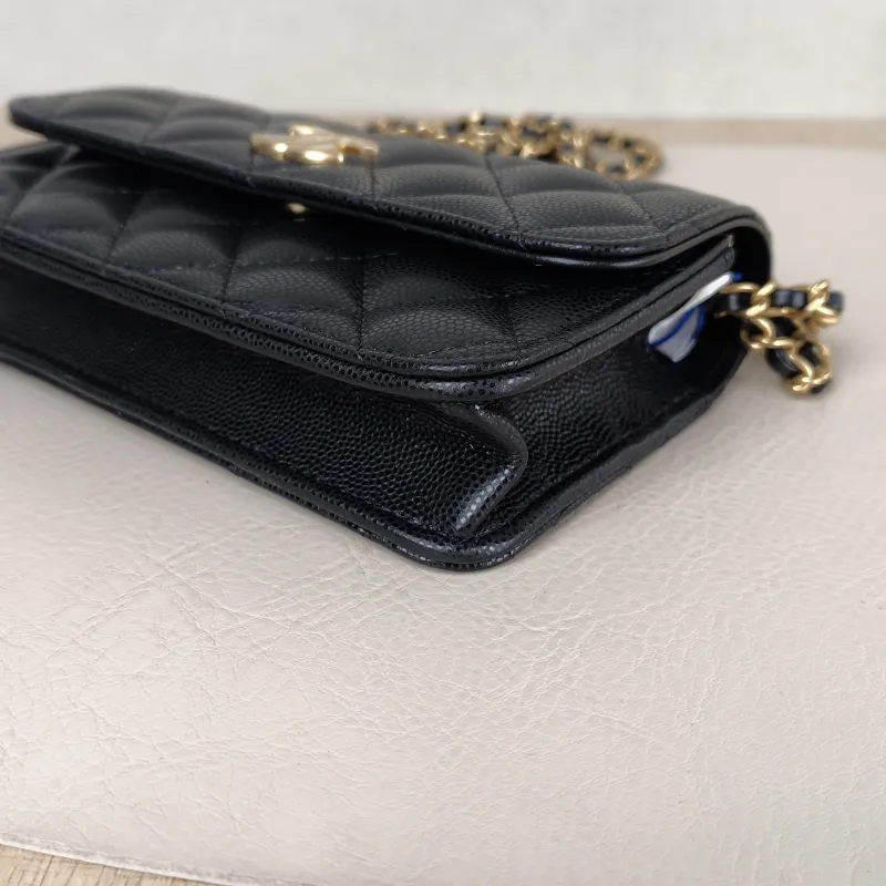 Chanel Crossbody Bag Black Grained Calfskin 17 × 4 × 9 cm — detail view 1 of 11