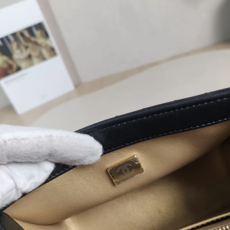 Chanel Crossbody Bag Black Lambskin One Size 17 × 8 × 13.5 cm — detail view 8 of 13