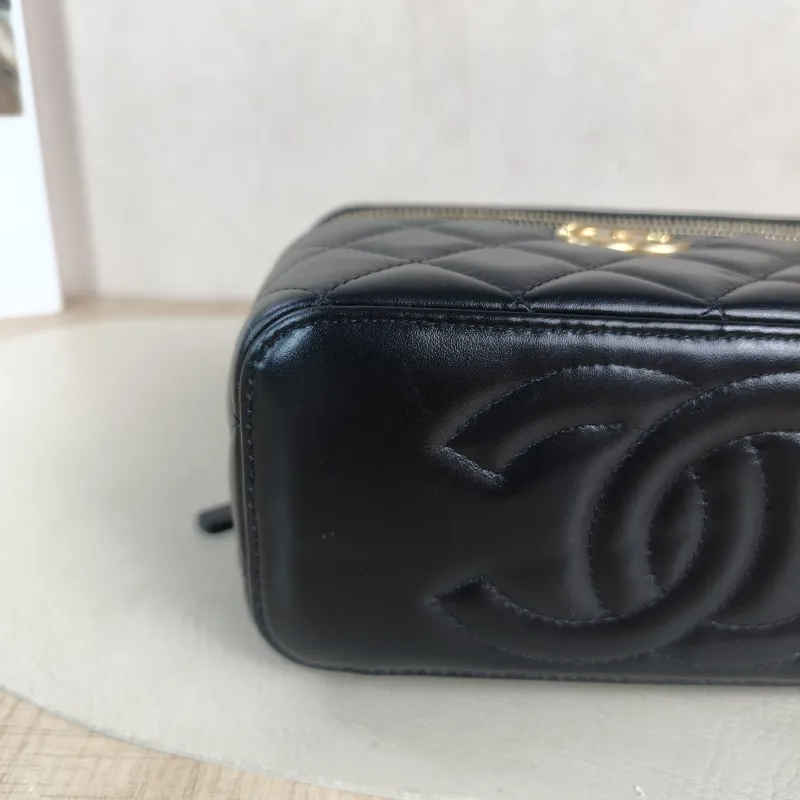 Chanel Crossbody Bag Black Calfskin One Size 16 × 8 × 9.5 cm — detail view 3 of 12