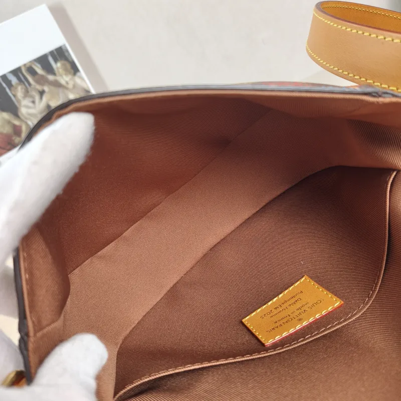 Louis Vuitton Crossbody Bag MONTSOURIS Messenger Bag Brown PVC Small 20 × 7 × 17 cm — detail view 7 of 12