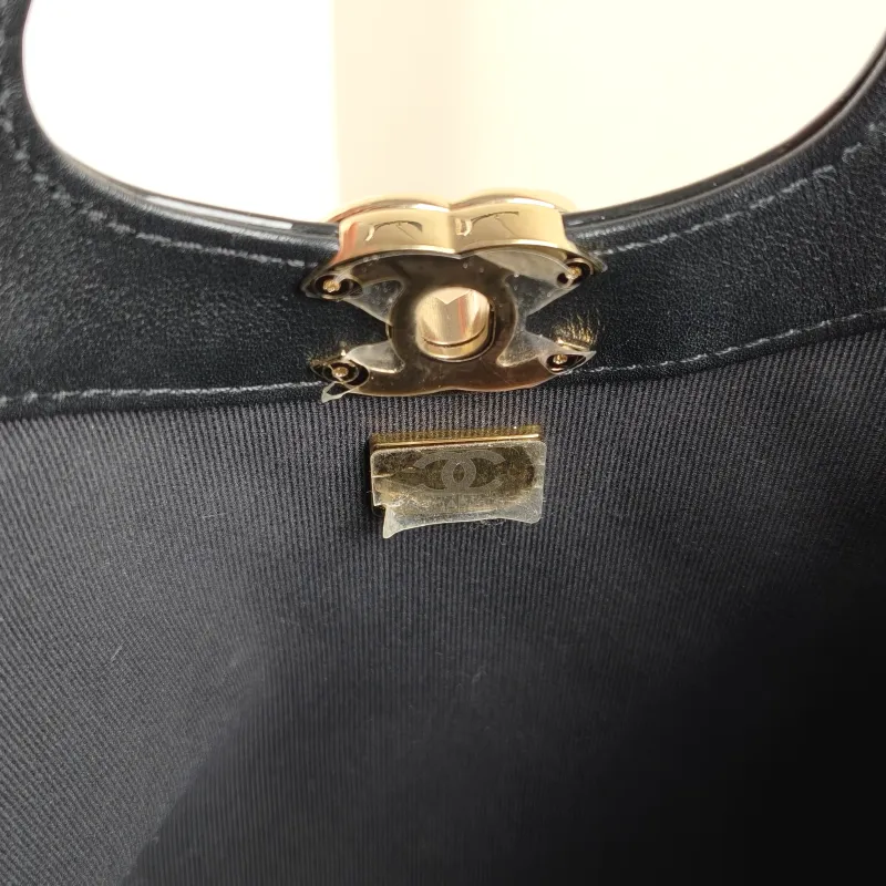 Chanel Crossbody Bag 31Bag Patent Leather Mini 23 × 5.5 × 22 cm — detail view 10 of 12