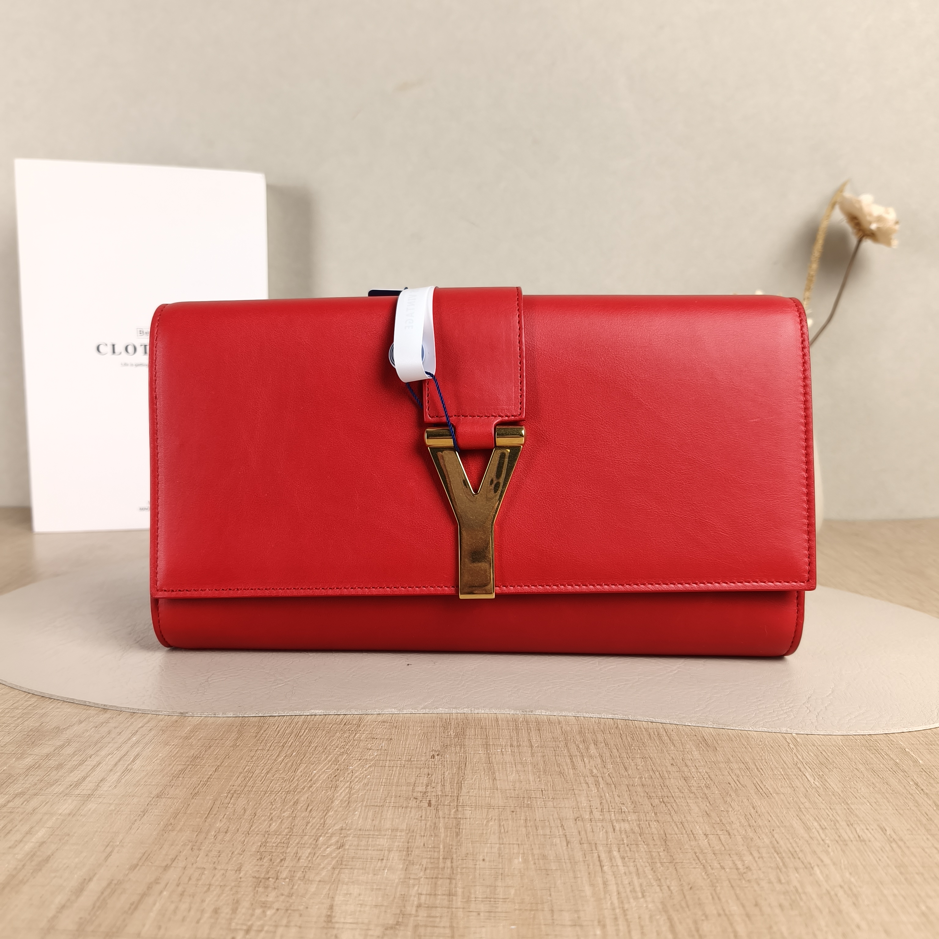 SAINT LAURENT Clutch Clutch Red Calfskin One Size28 × 3.5 × 16 cm