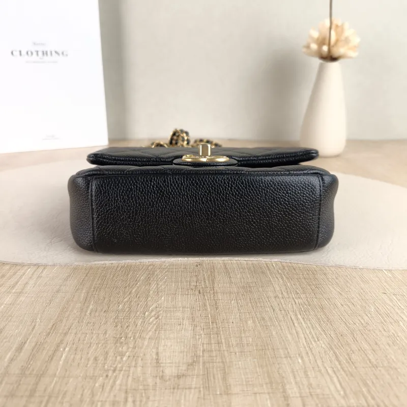 Chanel Crossbody Bag Black Grained Calfskin 19 × 6 × 14 cm — cover view 3 of 5