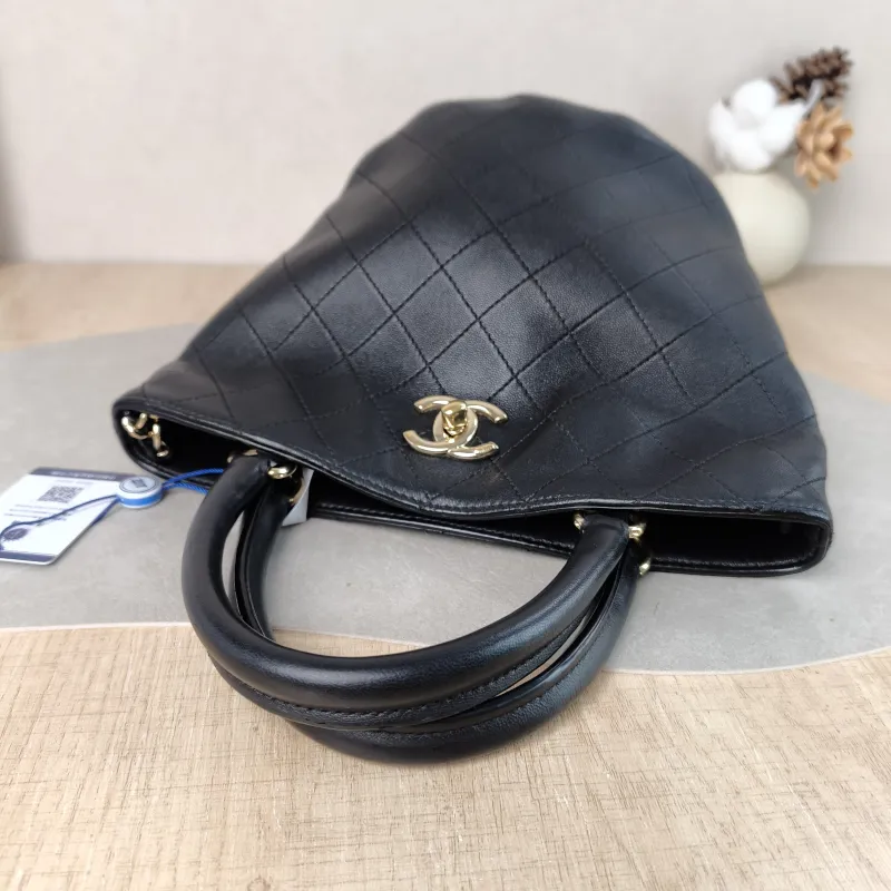 Chanel Shoulder Bag Bucket Bag Black Calfskin One Size 25 × 14 × 20 cm 27 — detail view 6 of 11