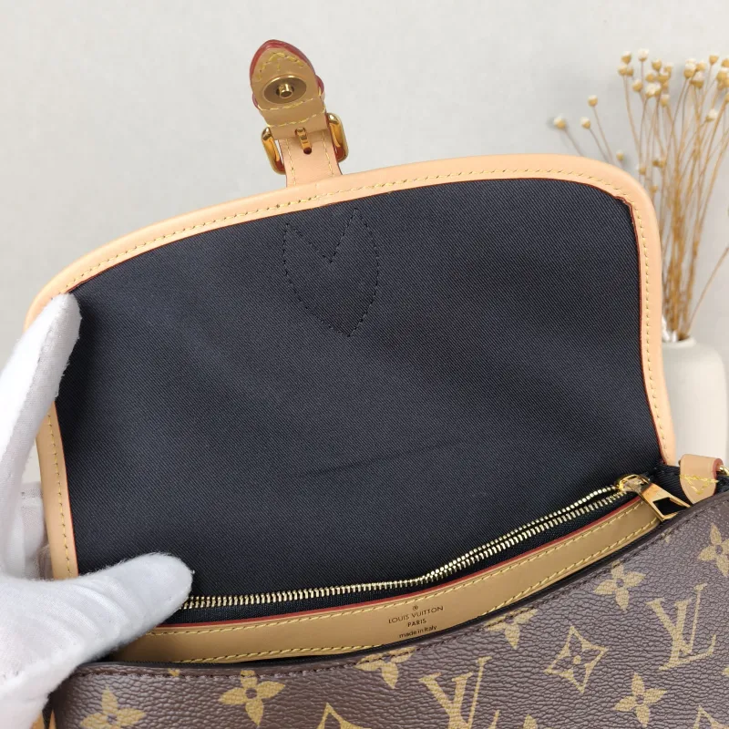 Louis Vuitton Crossbody Bag Diane Baguette Bag Shoulder Strap PVC Small 24 × 9 × 15 cm — detail view 13 of 15