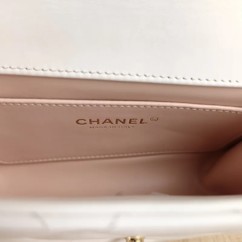 Chanel Crossbody Bag Small 19 × 8 × 12 cm — detail view 7 of 11