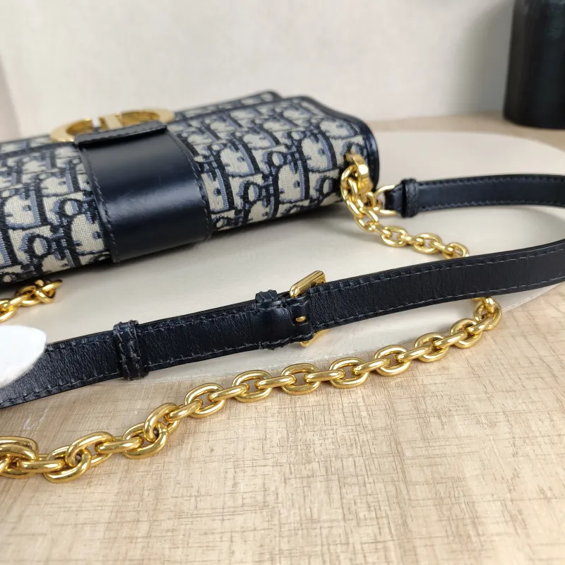 DIOR Crossbody Bag30Montaigne 30 Edition Canvas Medium25 × 9 × 16.5 cm — detail view 8 of 12