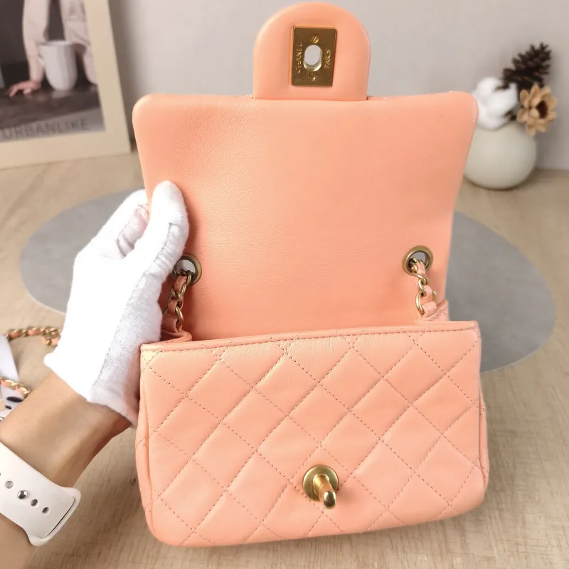 Chanel Crossbody Bag Pink Lambskin One Size 17 × 8 × 13.5 cm — detail view 3 of 12