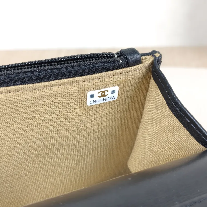 Chanel Crossbody Bag woc Black with Gold-Tone Hardware Lambskin Mini 17 × 5 × 9.5 cm — detail view 5 of 12