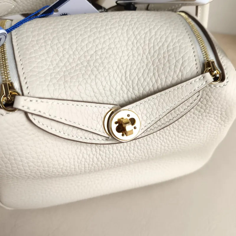 Hermès Crossbody Bag Lindy Mini 19 10 TC Calfskin Mini 19 × 9.5 × 13 cm k — detail view 6 of 10