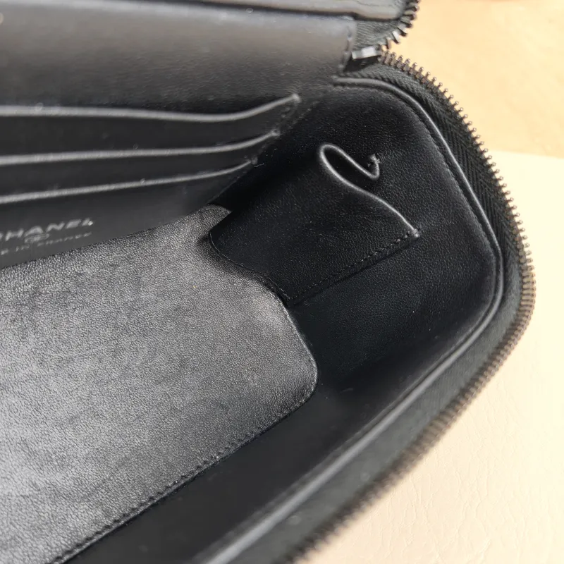 Chanel Crossbody Bag Edition Black Lambskin Mini 16 × 8 × 9.5 cm — detail view 1 of 12