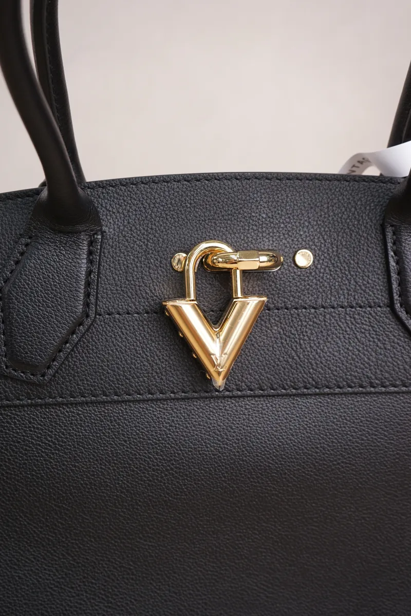 Louis Vuitton steamer Top Handle Bag Medium Black with Gold-Tone Hardware Calfskin Microchip Edition · Shoulder Strap · 31.5 × 15 × 27.5 cm — detail view 16 of 18