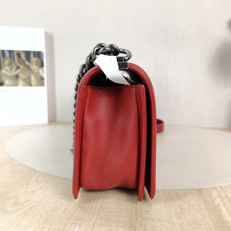Chanel Crossbody Bag Le Boy​Red Calfskin Medium25 × 9 × 15 cm — detail view 14 of 14